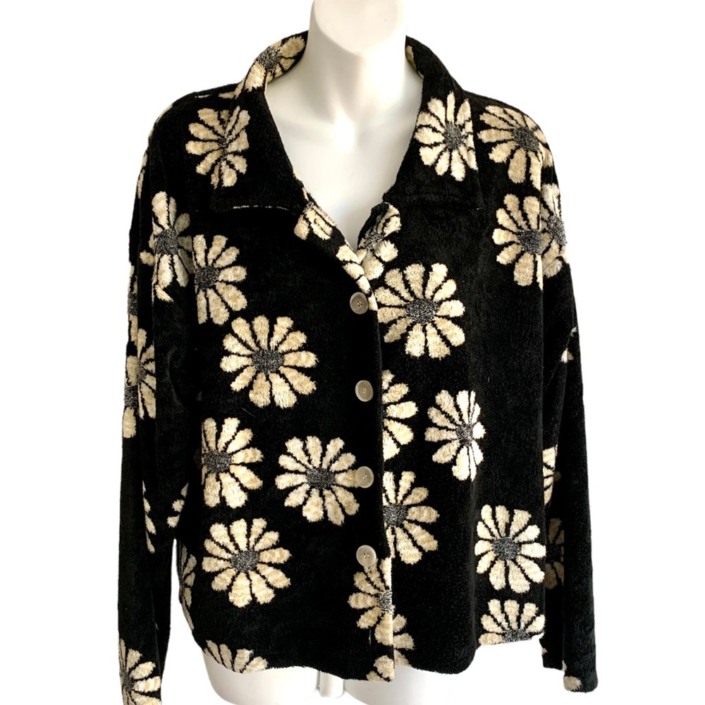 SUPPLY & DEMAND Soft, Plush, Cozy Jacket. Long sleeve. Black Floral Size L
